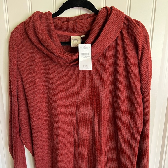 Sweater - Picture 1 of 2